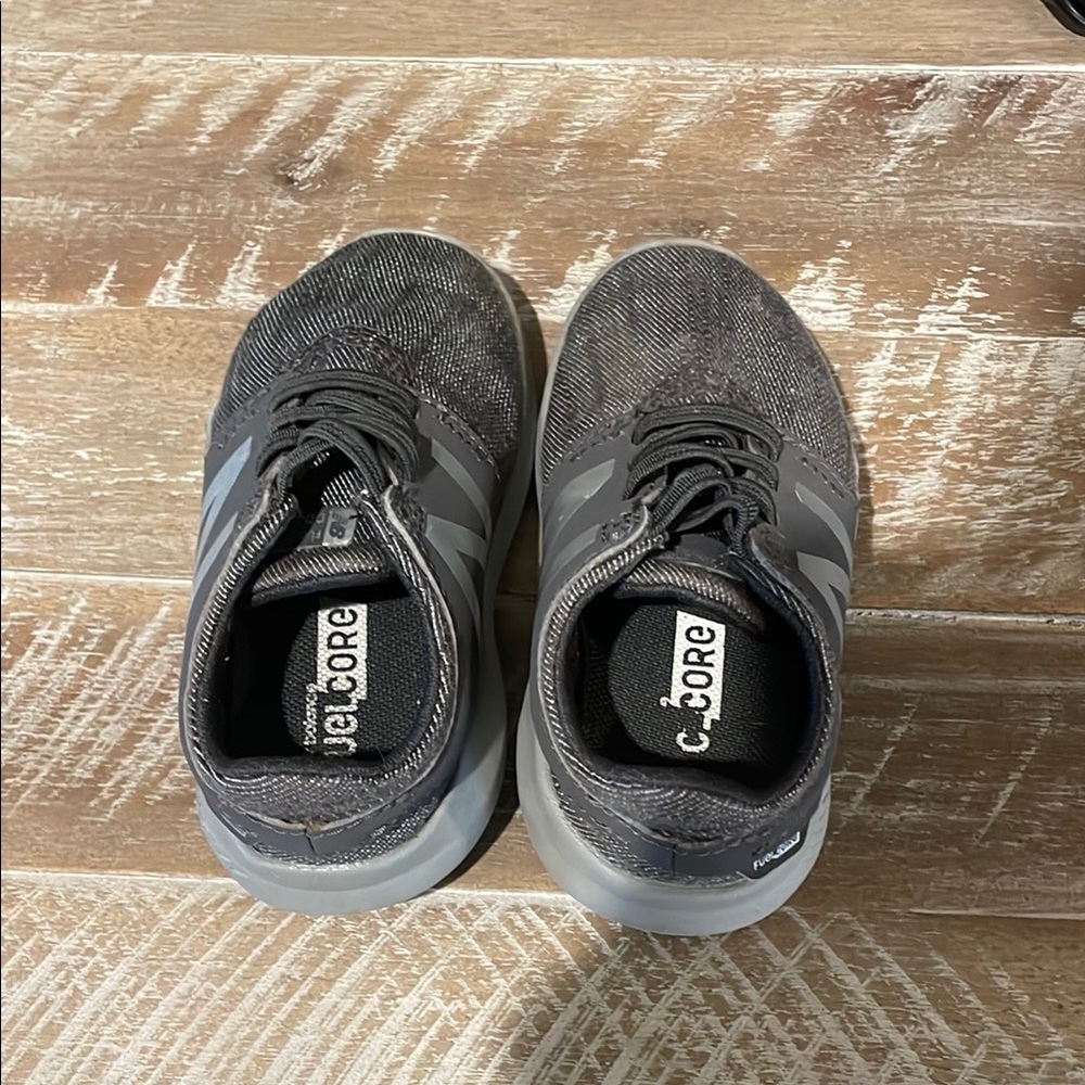 New Balance Black and Gray Sneakers Low-Top Design